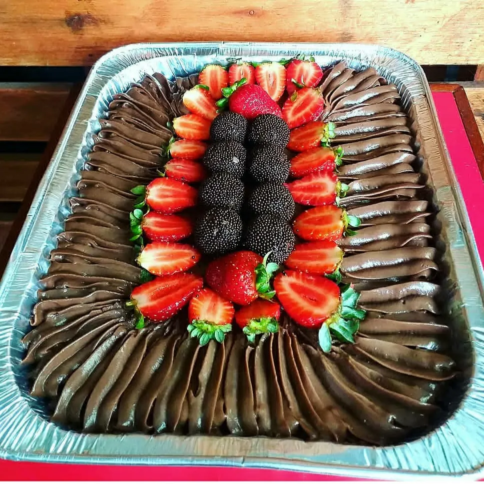 Pavê de Chocolate Intenso  com Morangos 1.5kg 